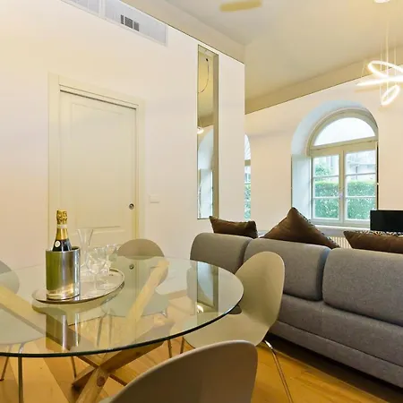 Boutique Cairoli 30 *